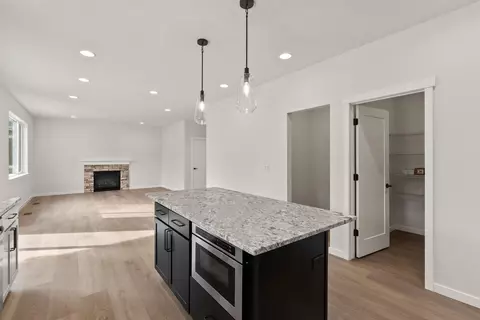 Living - 2120 E 33rd Ave, Spokane, WA 99203 photo 5 of 6