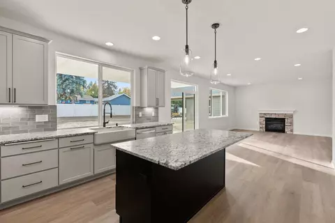 Kitchen - 2120 E 33rd Ave, Spokane, WA 99203 photo 4 of 4