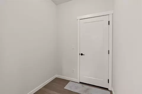 Entry Way - 2120 E 33rd Ave, Spokane, WA 99203 photo 2 of 2