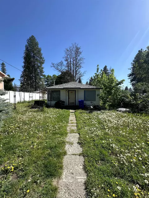 618 E A St, Deer Park, WA 99006
