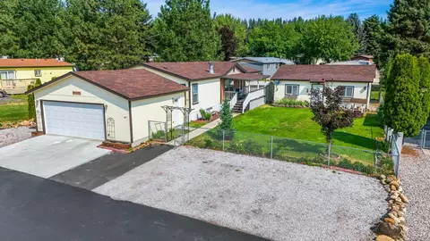 3110 E Chattaroy Rd Apt 87 Rd, Chattaroy, WA 99003