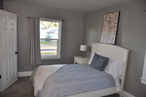 Bedroom - 804 E Hoffman Ave, Spokane, WA 99207 photo 2 of 5
