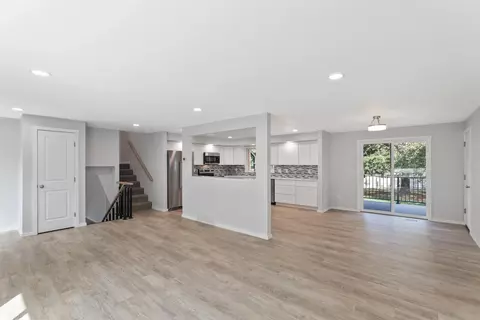 Living - 616 E Roundtable Cir, Spokane, WA 99218 photo 2 of 3
