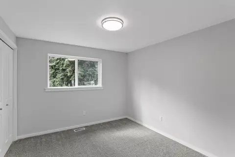 Bedroom - 616 E Roundtable Cir, Spokane, WA 99218 photo 3 of 4