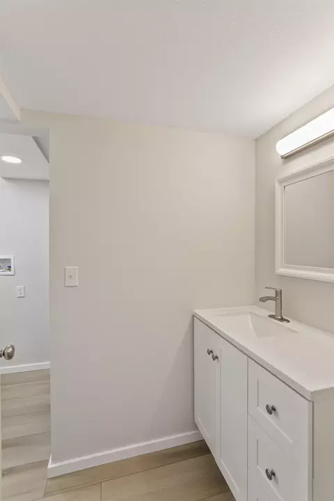 Bath - 616 E Roundtable Cir, Spokane, WA 99218 photo 3 of 3