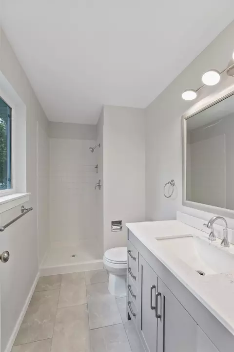 Bath - 616 E Roundtable Cir, Spokane, WA 99218 photo 1 of 3