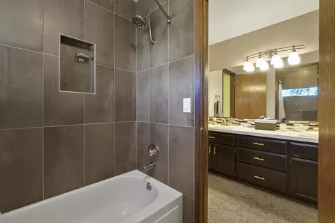 Bath - 4725 E Sumac Dr, Spokane, WA 99223 photo 2 of 4