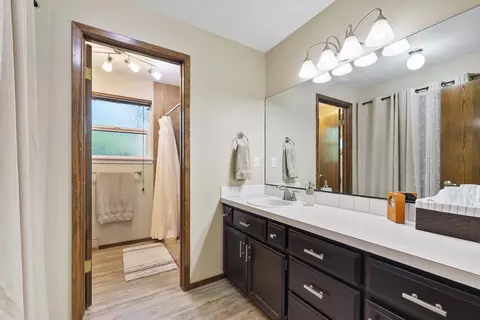Bath - 4725 E Sumac Dr, Spokane, WA 99223 photo 3 of 4