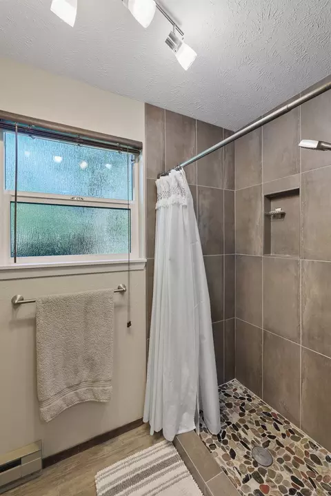 Bath - 4725 E Sumac Dr, Spokane, WA 99223 photo 4 of 4