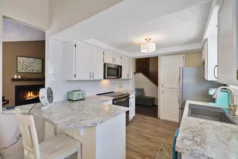 Kitchen - 4725 E Sumac Dr, Spokane, WA 99223 photo 4 of 4