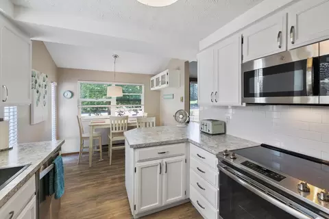 Kitchen - 4725 E Sumac Dr, Spokane, WA 99223 photo 2 of 4