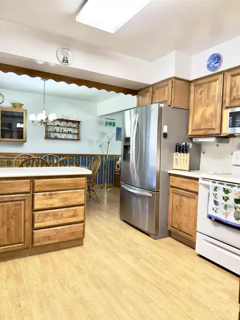 Kitchen - 11215 E 19th Ave, Spokane Valley, WA 99206 photo 5 of 5