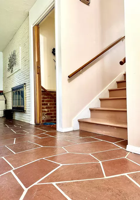 Entry Way - 11215 E 19th Ave, Spokane Valley, WA 99206 photo 2 of 4