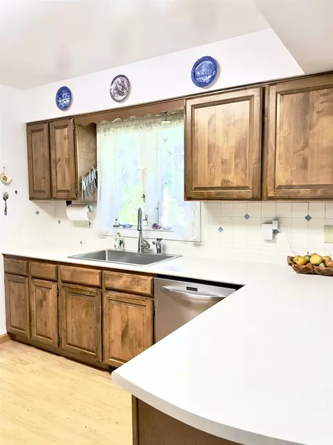 Kitchen - 11215 E 19th Ave, Spokane Valley, WA 99206 photo 4 of 5