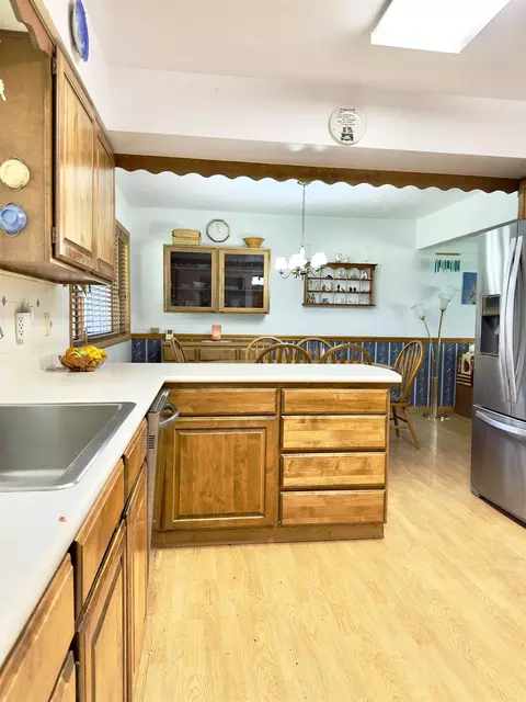 Kitchen - 11215 E 19th Ave, Spokane Valley, WA 99206 photo 3 of 5