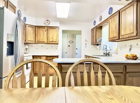 Kitchen - 11215 E 19th Ave, Spokane Valley, WA 99206 photo 2 of 5
