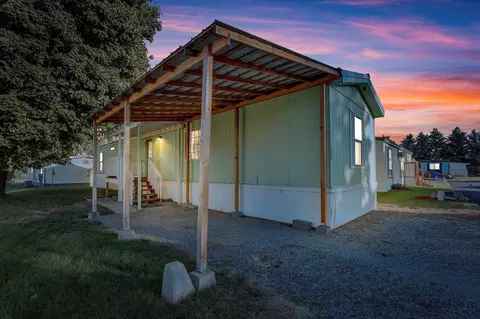 3920 E Center Rd # 13, Mead, WA 99021
