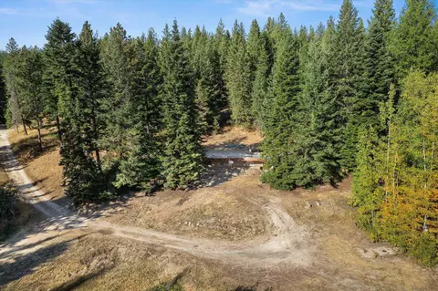 16515 E Deer Creek Rd, Chattaroy, WA 99003