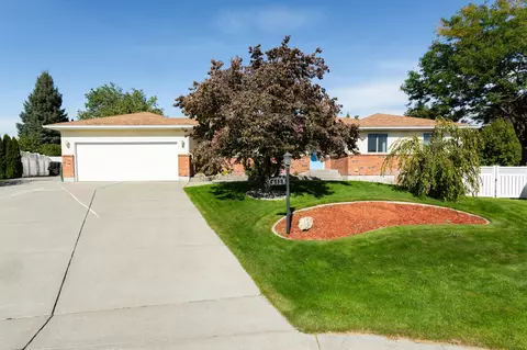 6118 W Chippewa Ct, Spokane, WA 99208