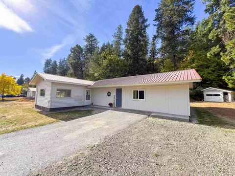 18 Columbia Dr, Kettle Falls, WA 99141