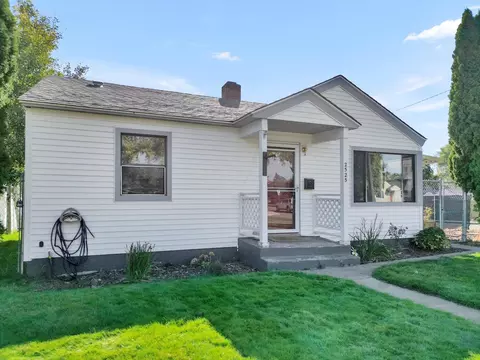 2525 W Sanson Ave, Spokane, WA 99205