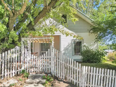 540 N Broadway St, Tekoa, WA 99033