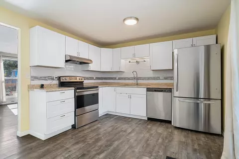 Kitchen - 2709 E 6th Ave, Spokane, WA 99202 photo 3 of 3