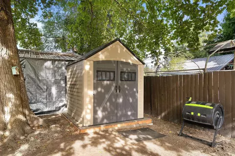 Exterior - 2709 E 6th Ave, Spokane, WA 99202 photo 8 of 10