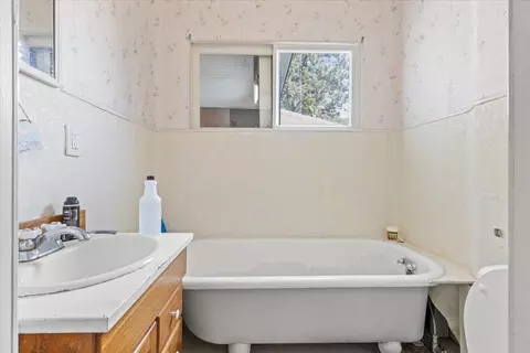 Bath - 421 E Broad Ave, Spokane, WA 99207 photo 1 of 4