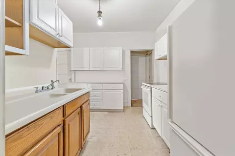 Kitchen - 421 E Broad Ave, Spokane, WA 99207 photo 1 of 2