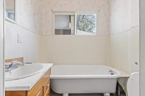 Bath - 421 E Broad Ave, Spokane, WA 99207 photo 3 of 4