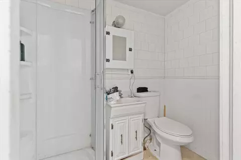 Bath - 421 E Broad Ave, Spokane, WA 99207 photo 2 of 4