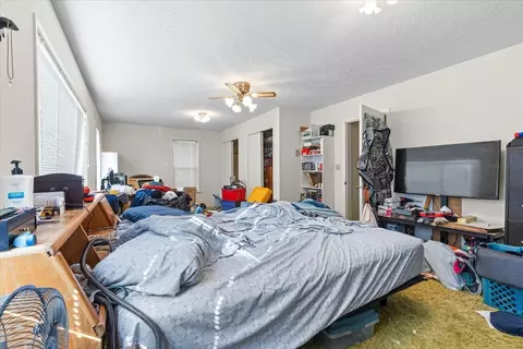 Bedroom - 421 E Broad Ave, Spokane, WA 99207 photo 5 of 15