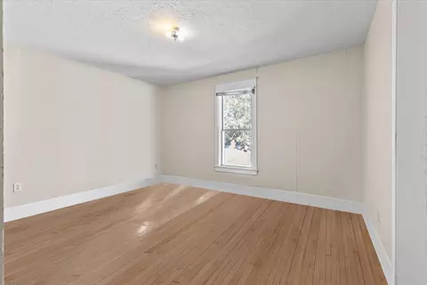Bedroom - 421 E Broad Ave, Spokane, WA 99207 photo 12 of 15