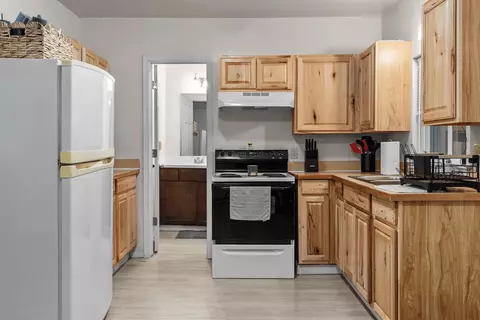 Kitchen - 1304 E Joseph Ave, Spokane, WA 99208 photo 2 of 3