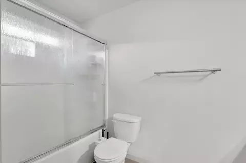 Bath - 1636 E Ostrander Ave, Spokane, WA 99207 photo 3 of 4