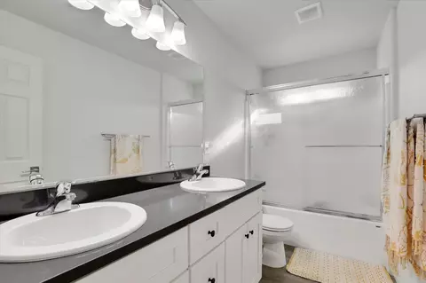 Bath - 1636 E Ostrander Ave, Spokane, WA 99207 photo 2 of 4