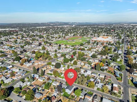 View/Area - 1636 E Ostrander Ave, Spokane, WA 99207 photo 2 of 3