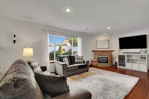 Living - 18405 E 10th Ave, Greenacres, WA 99016 photo 2 of 3