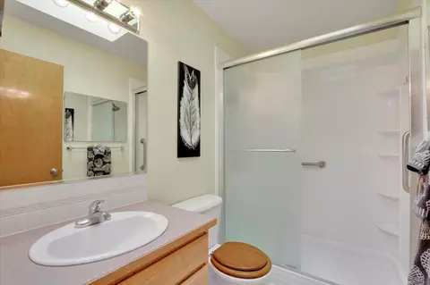 Bath - 18405 E 10th Ave, Greenacres, WA 99016 photo 2 of 2