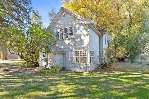 203 N 3rd St, Farmington, WA 99128