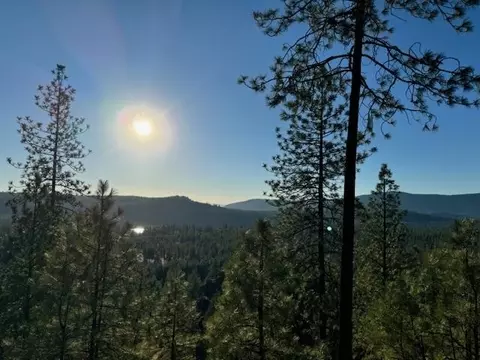 6520 B Pine Ridge Way Rd, Nine Mile Falls, WA 99026