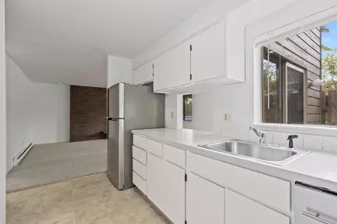 Kitchen - 2335 E 29th Ave, Spokane, WA 99223 photo 4 of 4