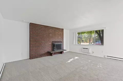 Living - 2335 E 29th Ave, Spokane, WA 99223 photo 1 of 5