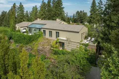 1215 E Christmas Tree Ln, Spokane, WA 99203