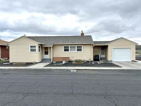 717 E 2nd Ave, Odessa, WA 99159