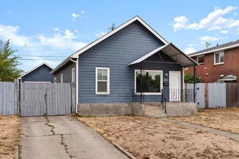 Exterior - 827 E Hoffman Ave, Spokane, WA 99207 photo 2 of 5