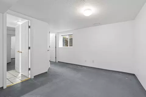 Bedroom - 827 E Hoffman Ave, Spokane, WA 99207 photo 6 of 7