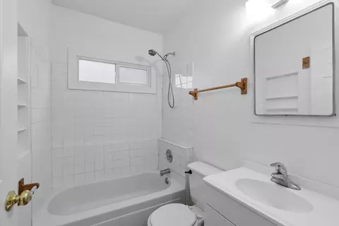 Bath - 827 E Hoffman Ave, Spokane, WA 99207 photo 1 of 3