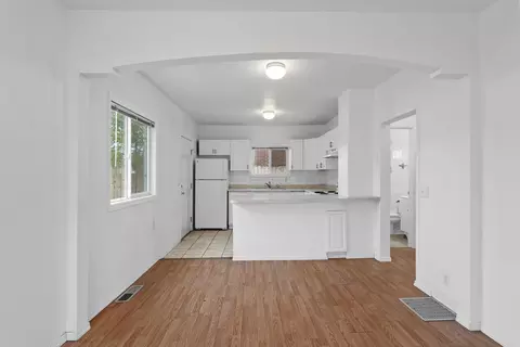 Living - 827 E Hoffman Ave, Spokane, WA 99207 photo 3 of 4